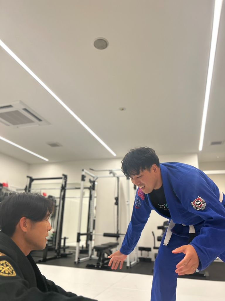 JOYNT 白帯とインストラクターの立ち技指導